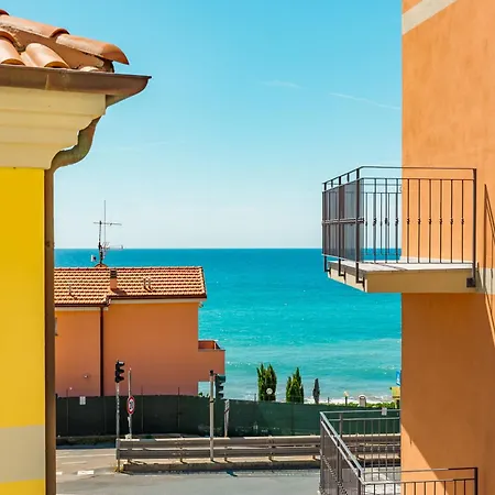 Apartman Skybnb Appartments 30 Mt From The Sea Riva Ligure